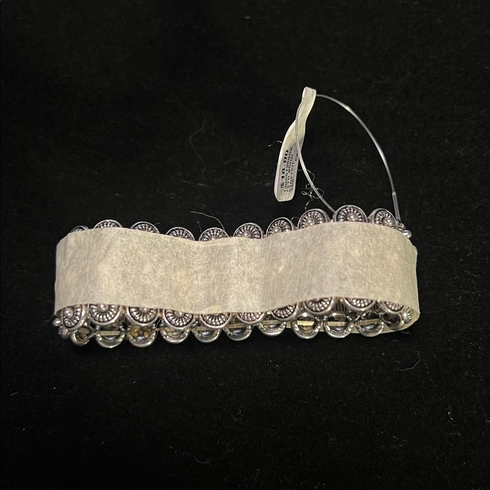 Silver Toned Stretchy 1” Thick NWT Bracelet - 8” Length - Picture 5 of 8